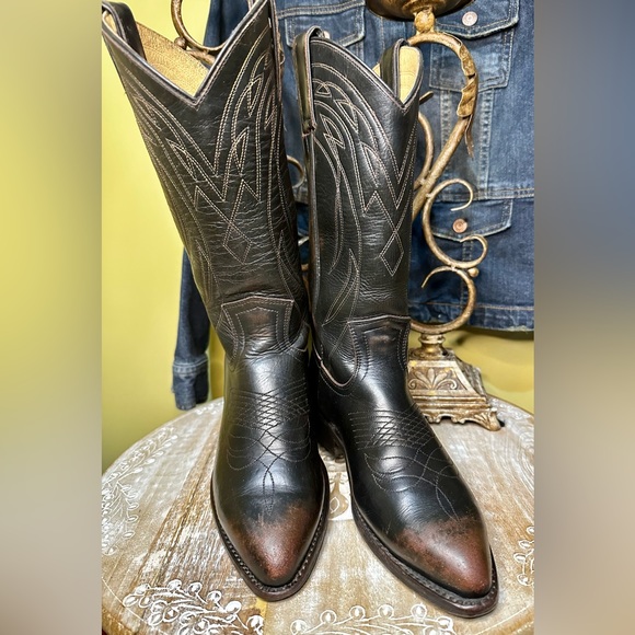 EUC Frye “Billy” Pull-on. RARE and Retired. Black Leather Brown Patina. Size 7 - Picture 5 of 14